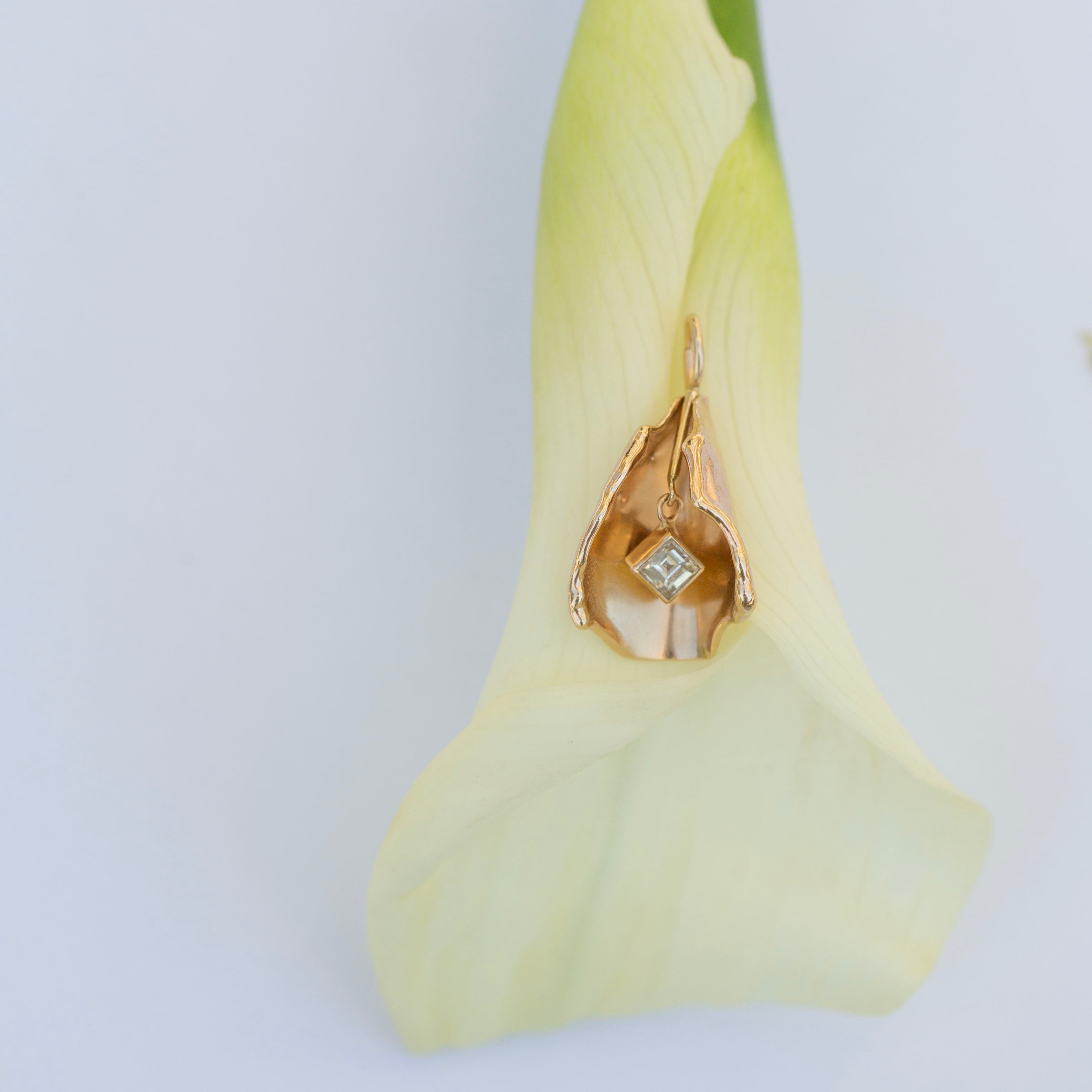 Calla Lily Pendant 7, Diamond