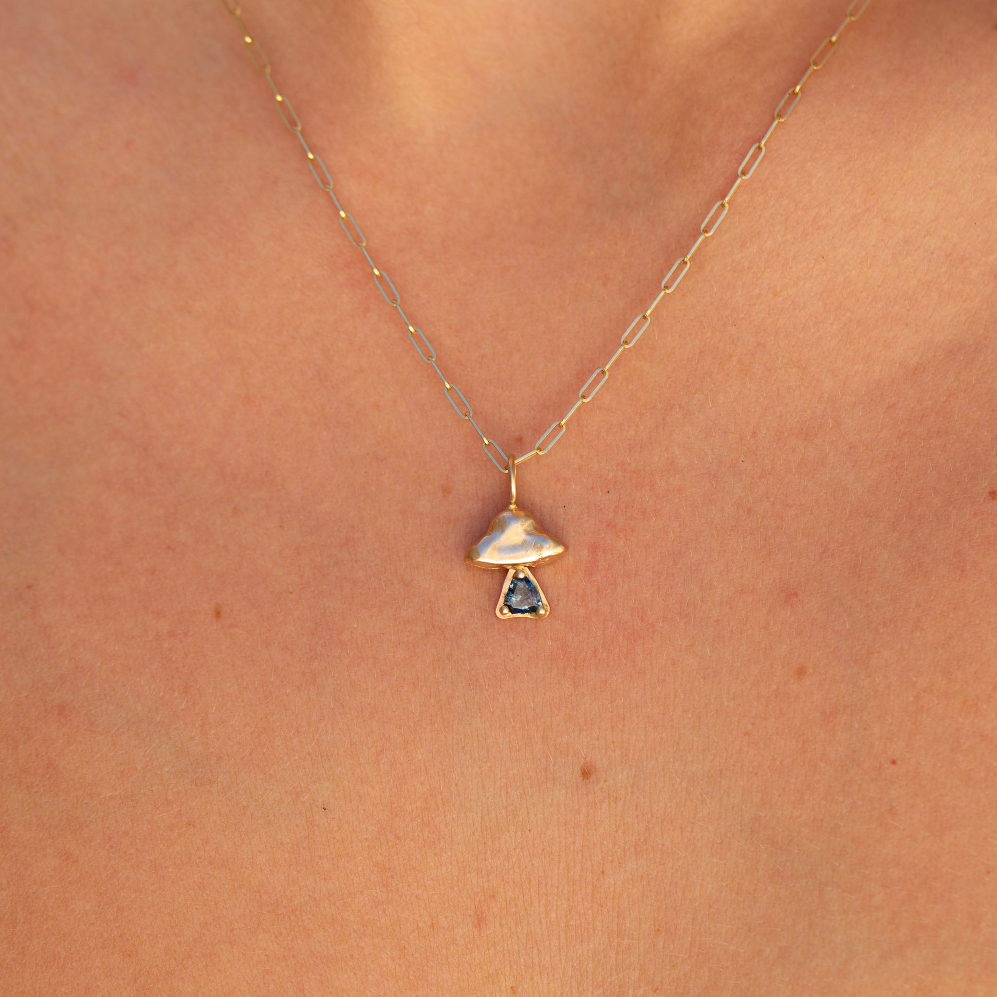 UFO w/ Dark Blue Sapphire Beam