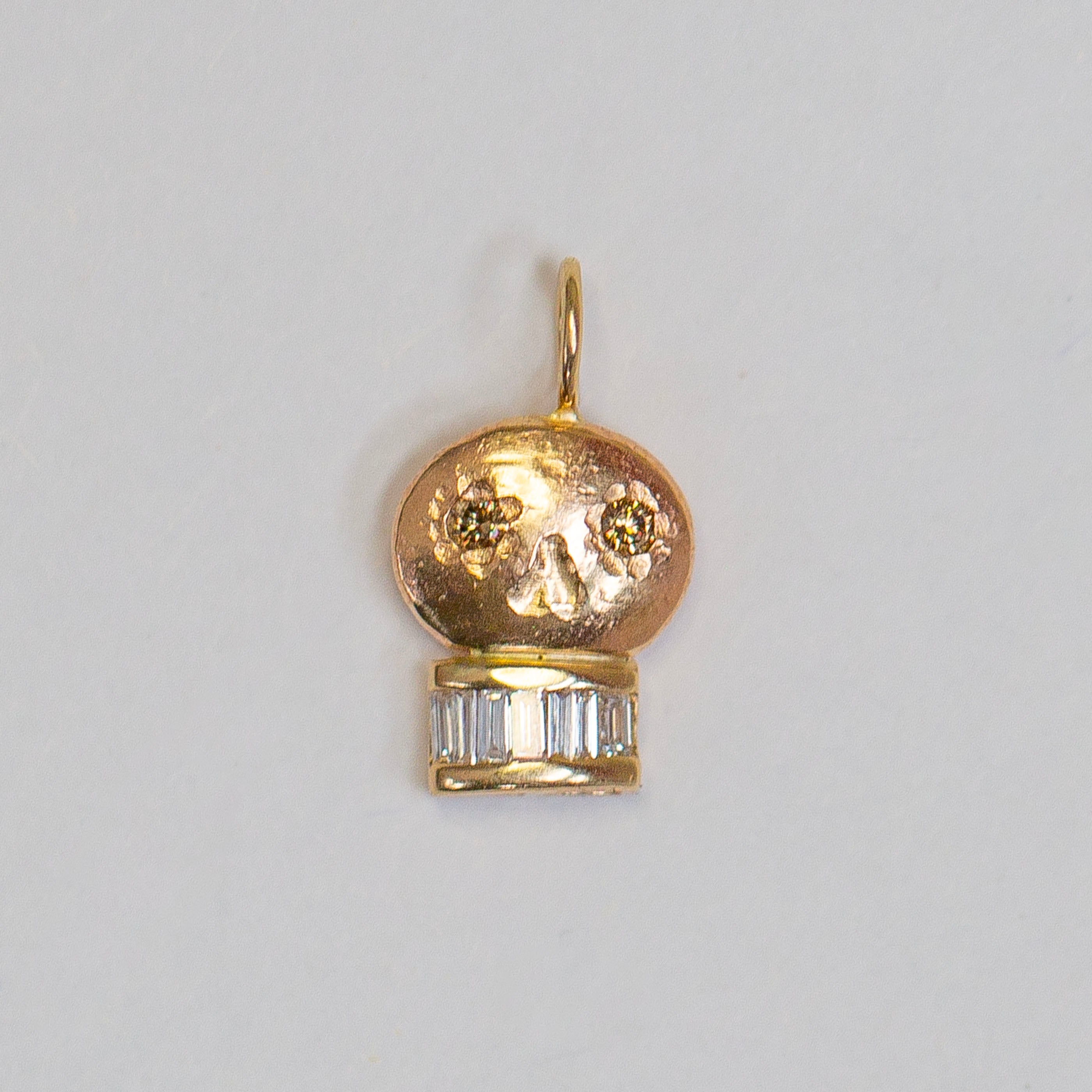 Skull Charm 15, Cognac Diamonds