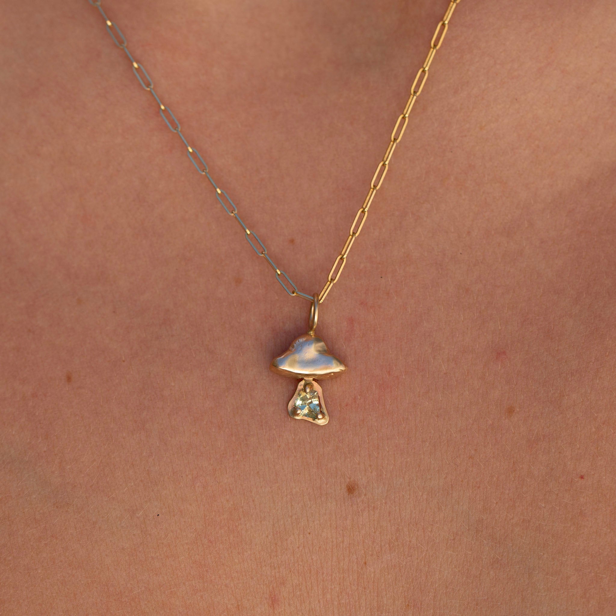 UFO w/ Light Green Sapphire Beam