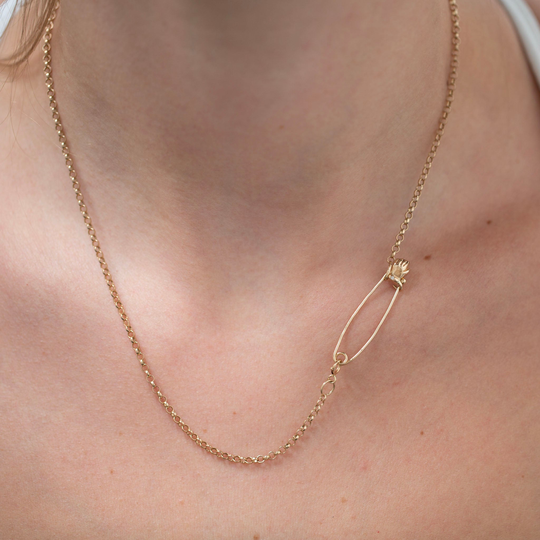 Hand Safety Pin 4, 18k Blue Sapphire