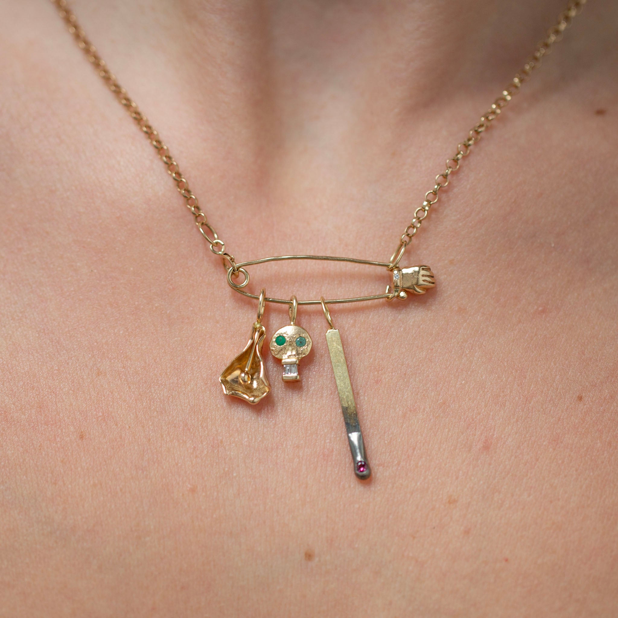 Hand Safety Pin 5, 14k White Diamond