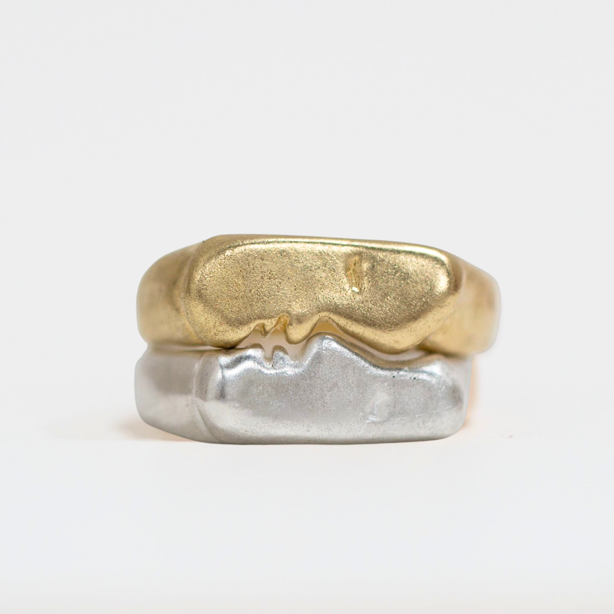 Fine Kiss Rings