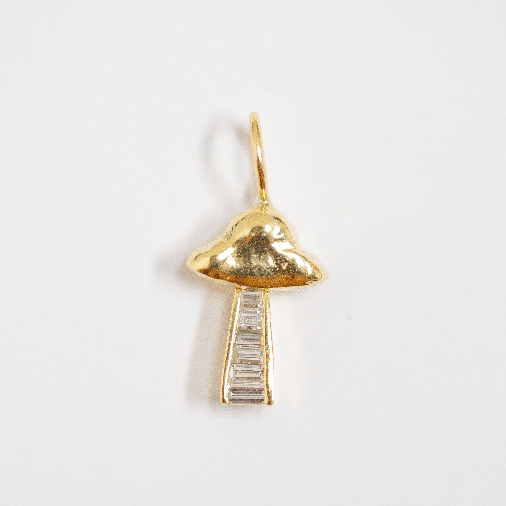 18k UFO with Diamond Baguette Beams