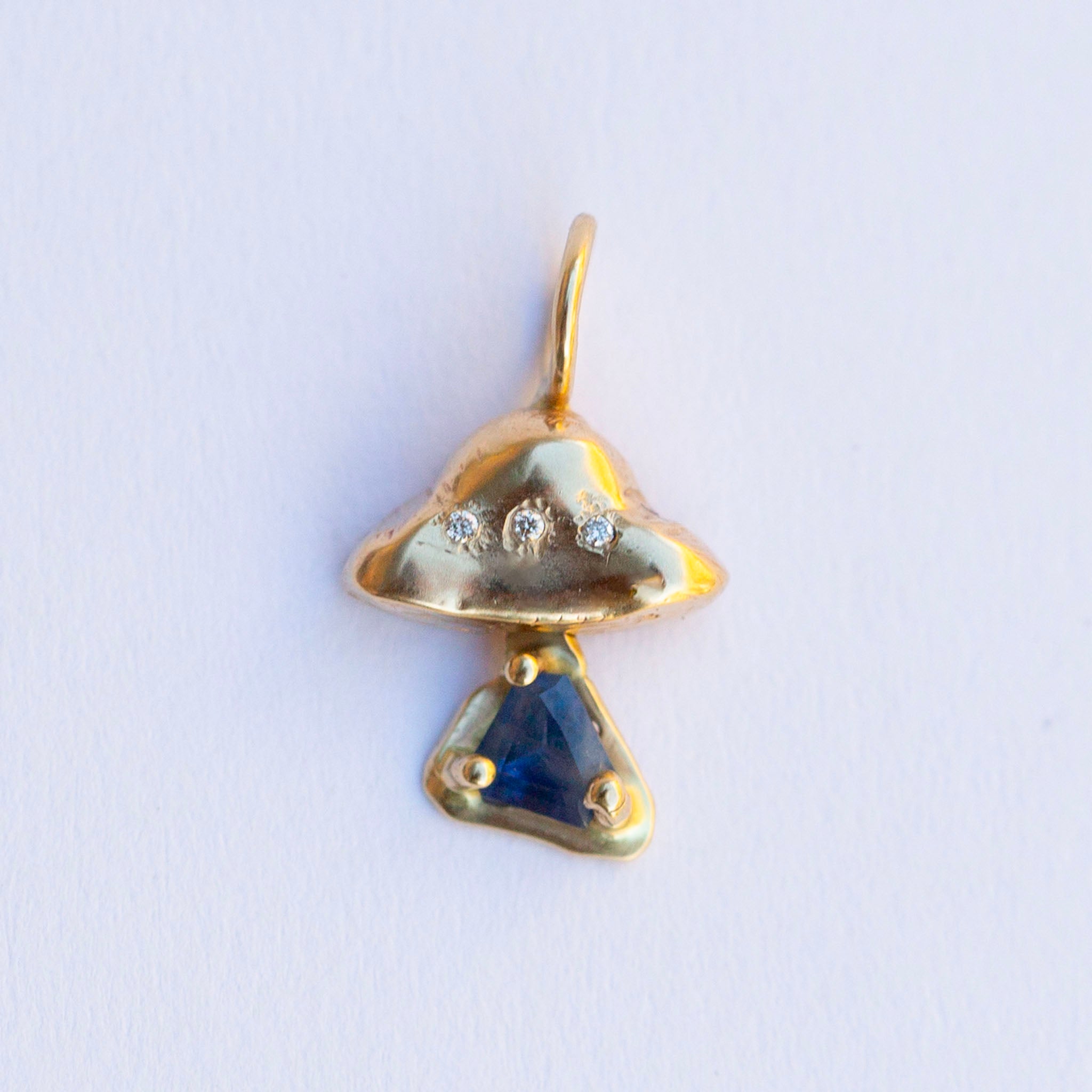 UFO w/ Blue Sapphire Beam