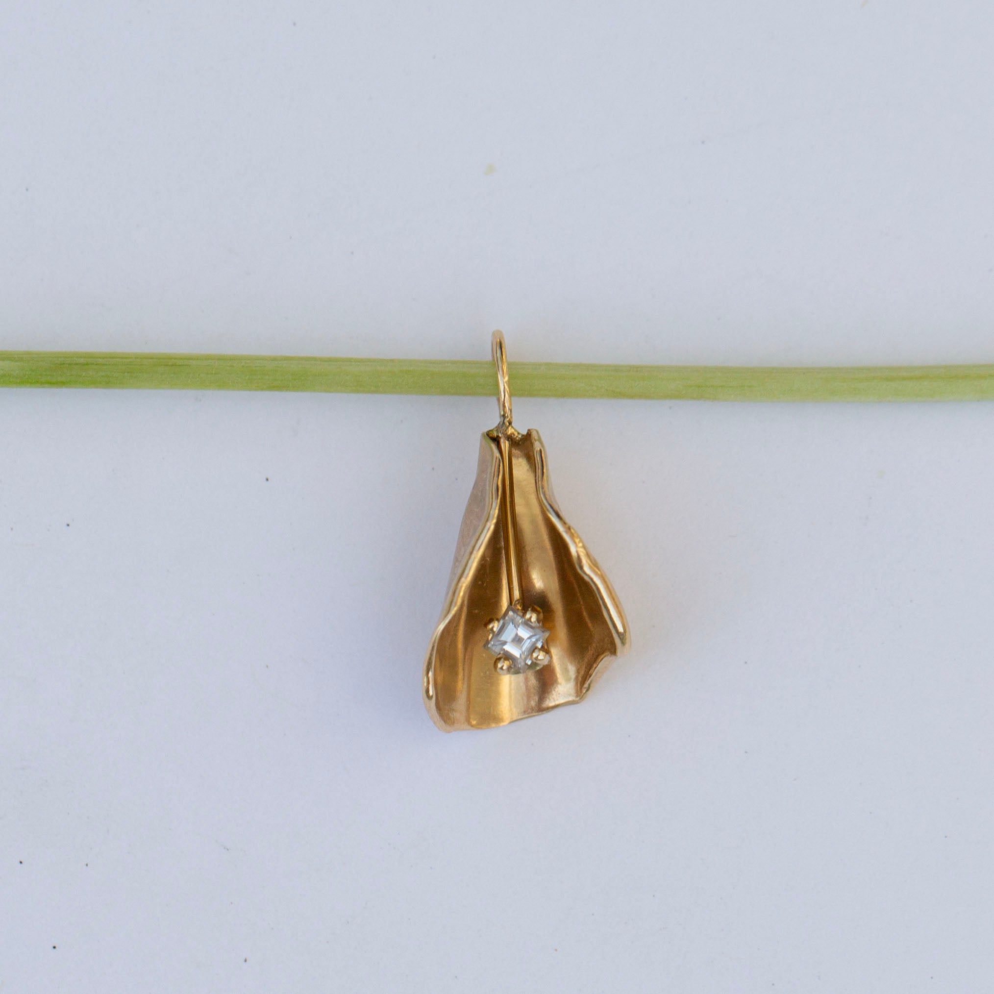 Calla Lily Pendant 5, Diamond