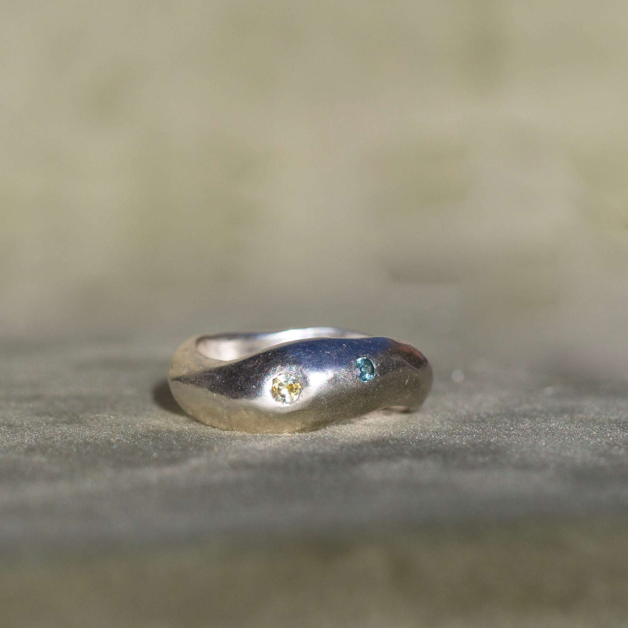 Orbit Ring 4, Sapphire