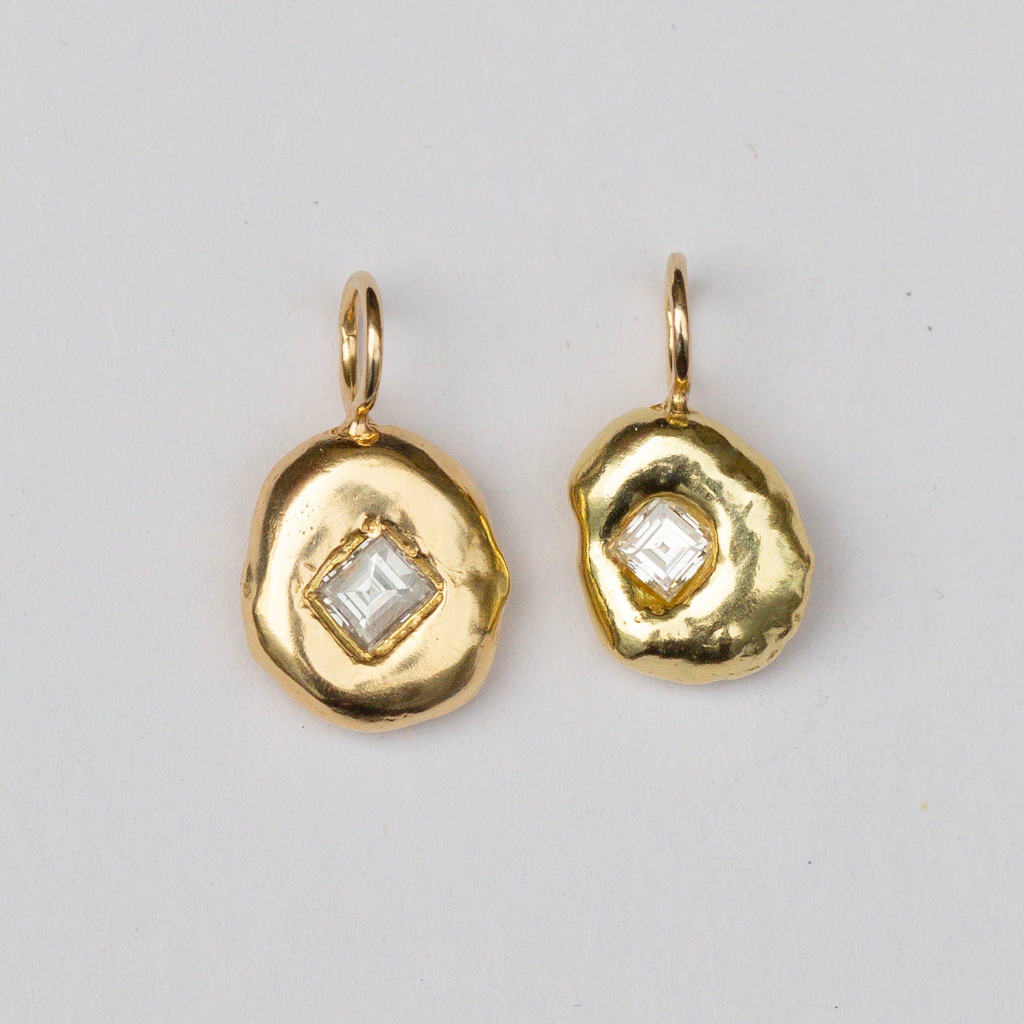 Ore Charm,  Carré & 18k