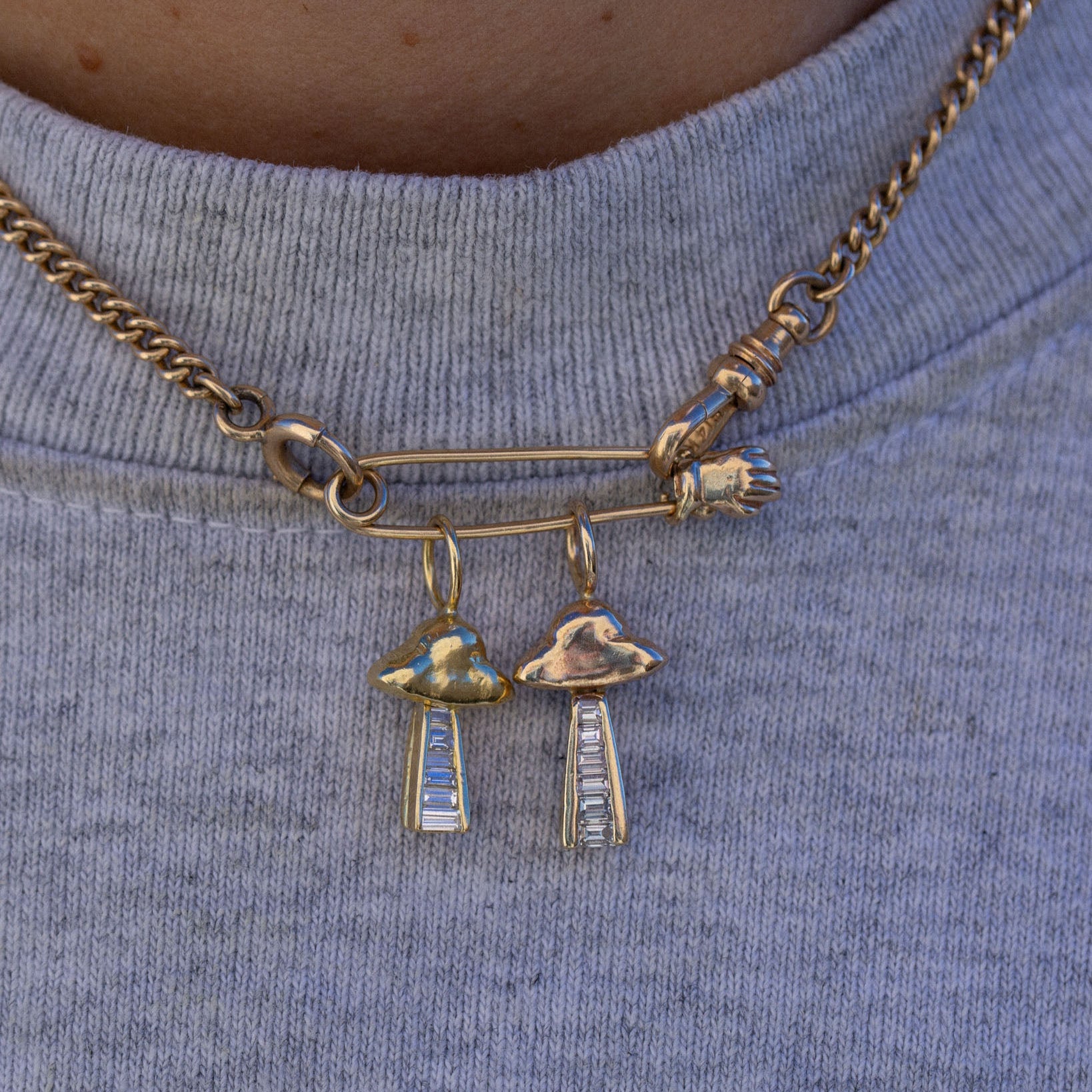 14k UFO with Diamond Baguette Beams